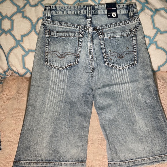 Brand New ~ Miste Blue Button Fly Capris - Picture 3 of 6